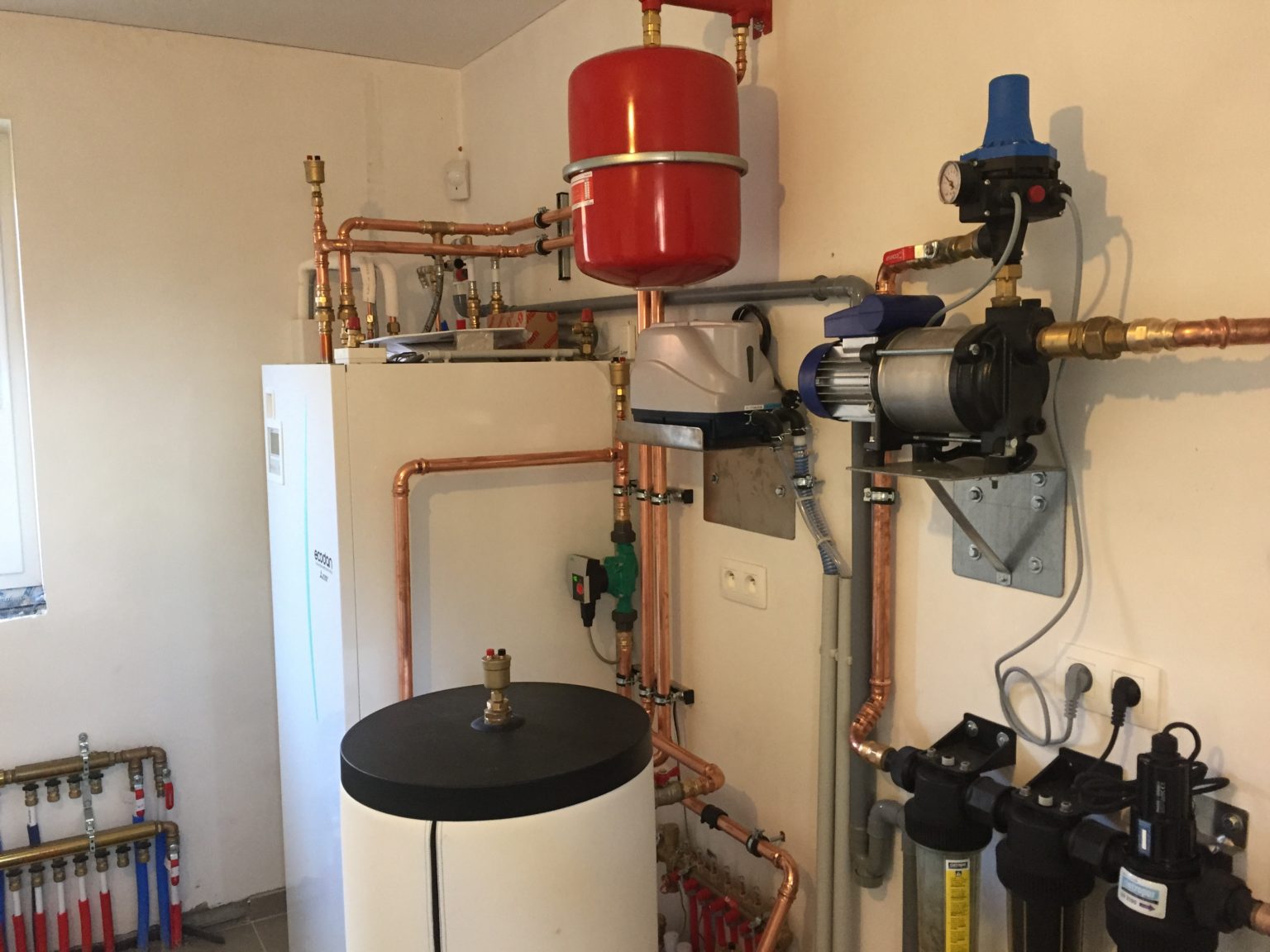 Chauffage sol avec production eau chaude 200 litres combiné à Pottes Maes Airco Chauffage sol avec production eau chaude 200 litres combiné à Pottes Maes Airco